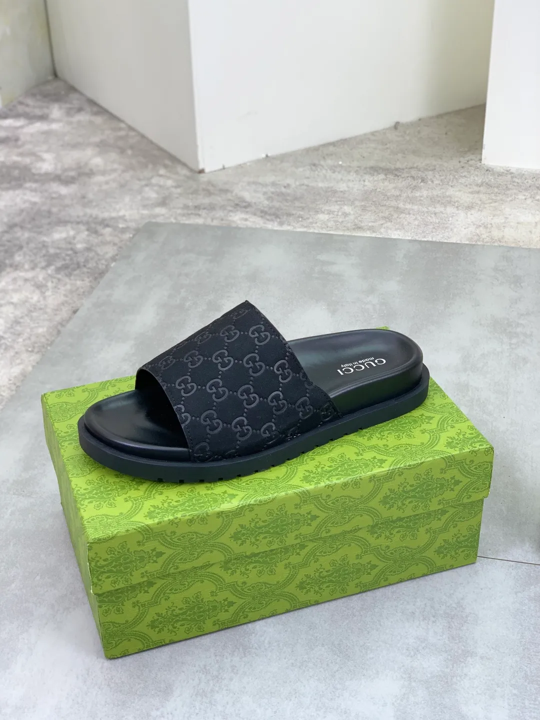 Men's Men's Shoes💰P320💰[New Style]🎁🎁🎁 High-quality GUCCI new casual slippers for the Year of the Snake, original official website, perfect workmanship, transmitting a kind of noble luxury, sublimating its definition of luxury in Gucci's high-end extraordinary craftsmanship. Original Gucci double G combination outsole, code number: 38-44 (45 customized)